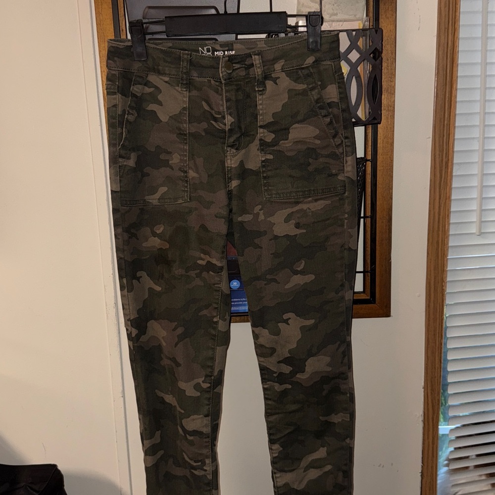 NOBO Men's Camo Cargo Pants in Olive/Tan